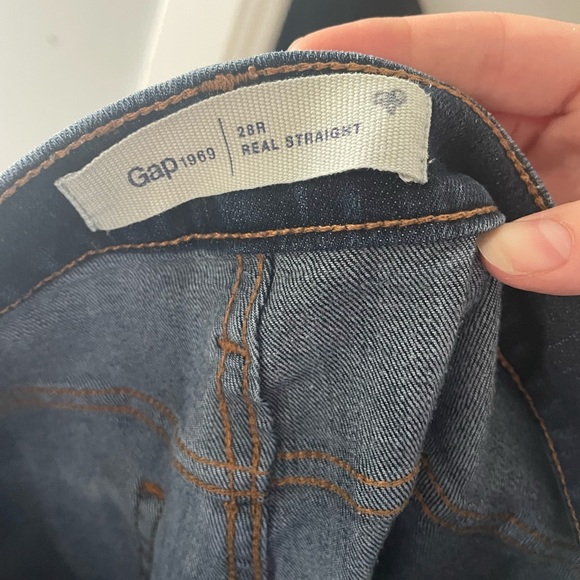 GAP Real Straight Mid Rise Classic Jeans in 28R - Picture 3 of 6